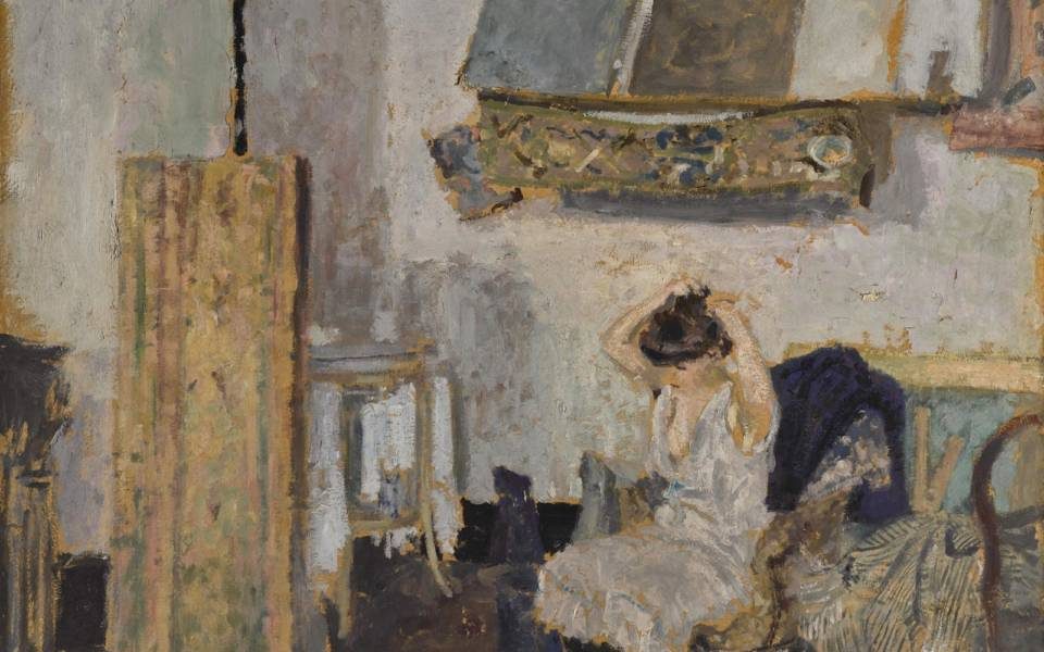 Édouard Vuillard, Modèle assise dans un fauteuil, se coiffant (c.1903)
